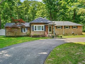 33 Lincoln St, Medway MA 02053