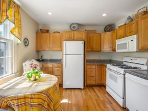 7 Hamilton St 3, Salem MA 01970