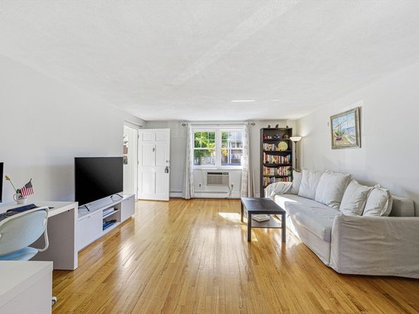 119 Emerson Gardens Rd 119, Lexington MA 02420