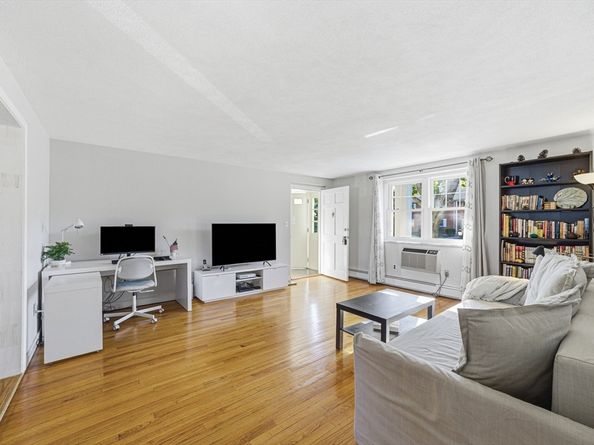 119 Emerson Gardens Rd 119, Lexington MA 02420
