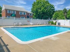 119 Emerson Gardens Rd 119, Lexington MA 02420