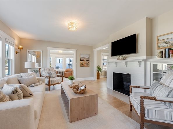 8 Riverside Ave, Gloucester MA 01930
