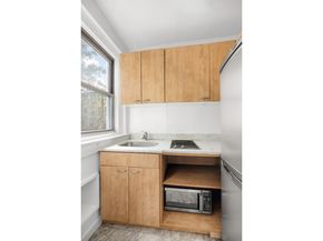 325 West 45th Street 312, New York NY 10036