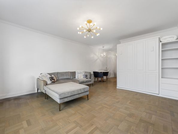 30 West 60th Street 8L, New York NY 10023