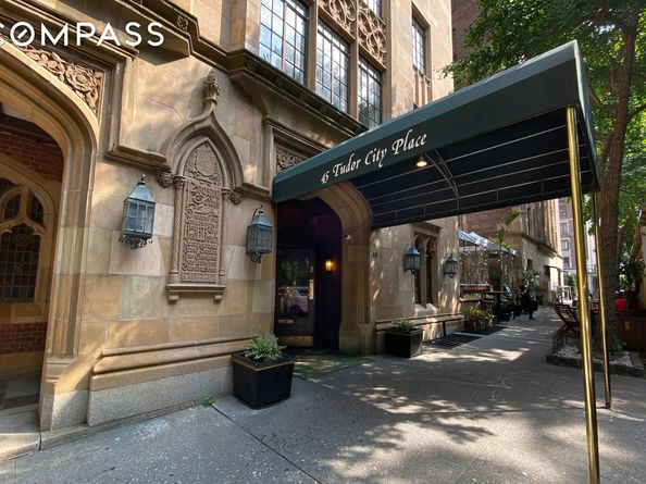 45 Tudor City Place 1708, New York NY 10017