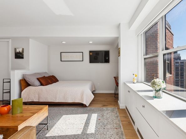 330 3rd Avenue 19G, New York NY 10010
