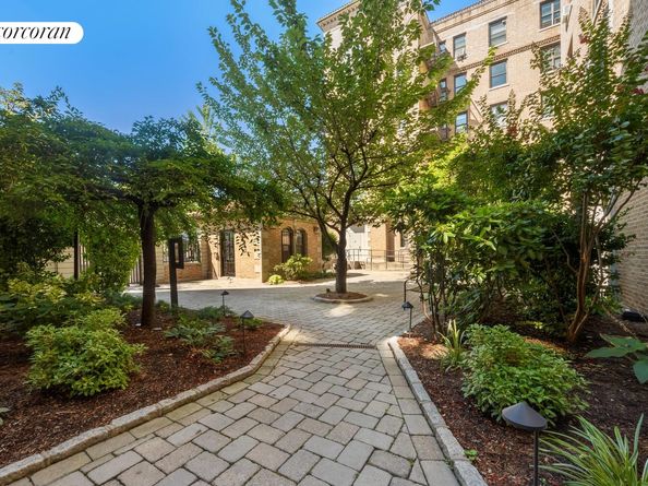 148-09 Northern Boulevard 4L, Queens NY 11354