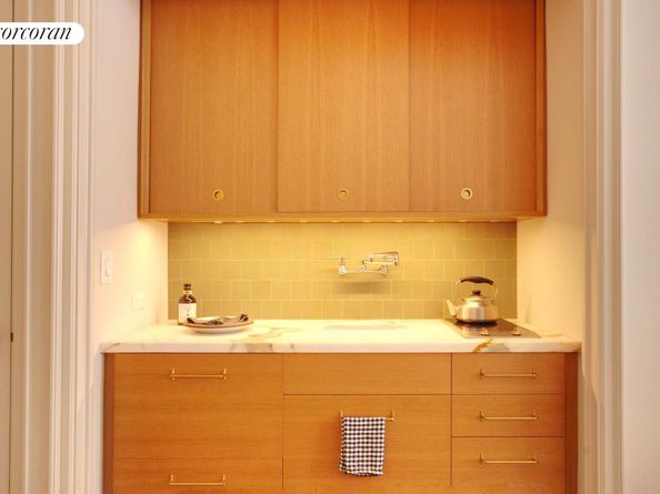 457 West 57th Street 1512, New York NY 10019