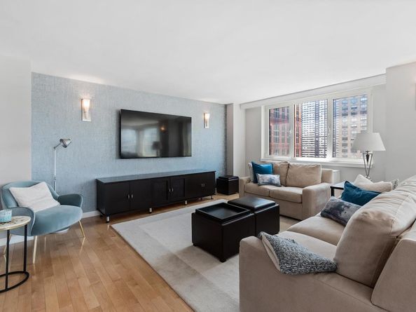 45 West 67th Street 25D, New York NY 10023