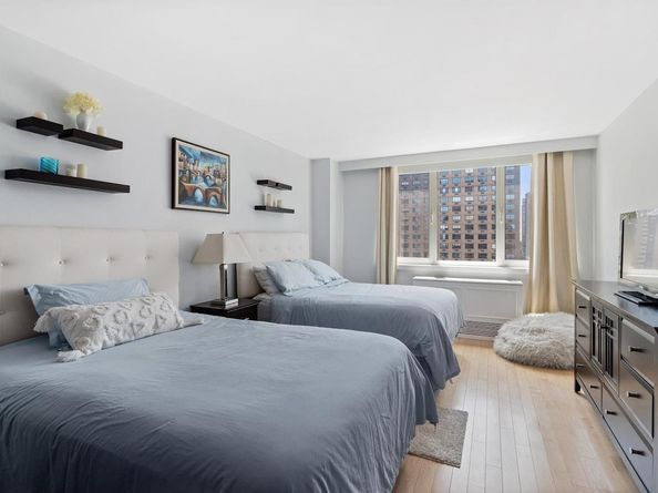 45 West 67th Street 25D, New York NY 10023