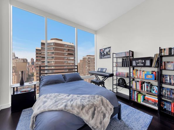 300 East 23rd Street 19B, New York NY 10010