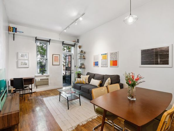 321 East 89th Street 1G, New York NY 10128