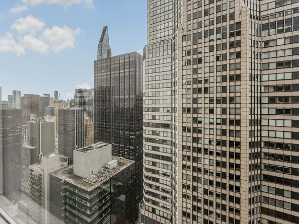 146 West 57th Street 52E, New York NY 10019