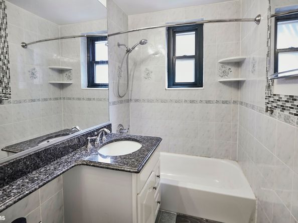 78-11 35th Avenue 1G, Queens NY 11372