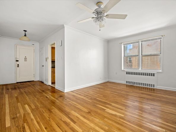 81-15 35th Avenue 6B, Queens NY 11372