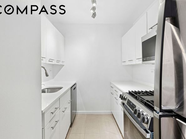 220 East 65th Street 8J, New York NY 10065