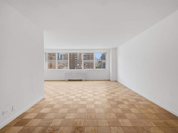 360 West 22nd Street 11H, New York NY 10011