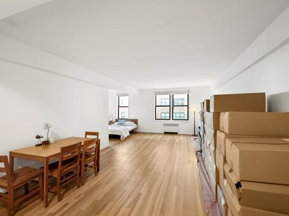 60 East 9th Street 529, New York NY 10003