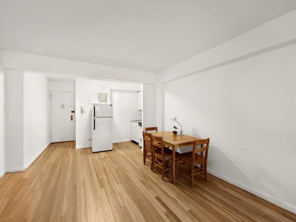 60 East 9th Street 529, New York NY 10003