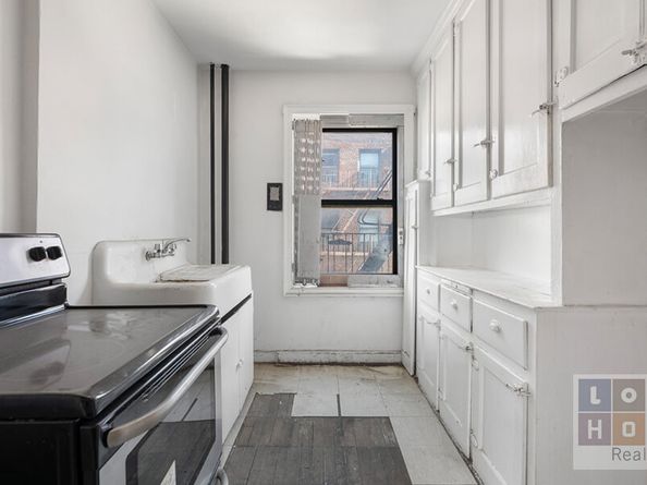 504 Grand Street E52, New York NY 10002