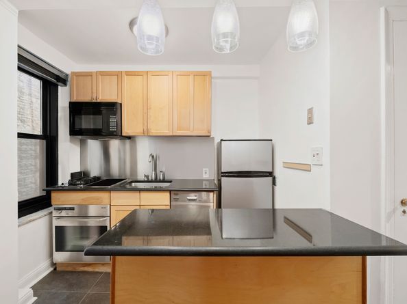 300 West 23rd Street 4L, New York NY 10011