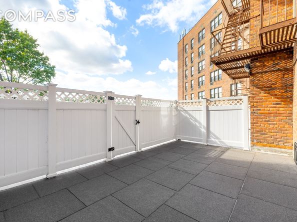 35-20 Leverich Street B226, Queens NY 11372