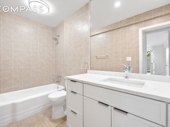 35-20 Leverich Street B226, Queens NY 11372