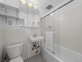 207 West 21st Street 5, New York NY 10011