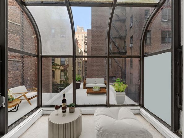 207 West 21st Street 5, New York NY 10011