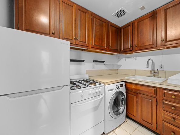 207 West 21st Street 5, New York NY 10011