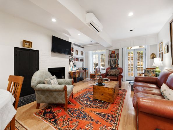 27 West 9th Street, New York NY 10011