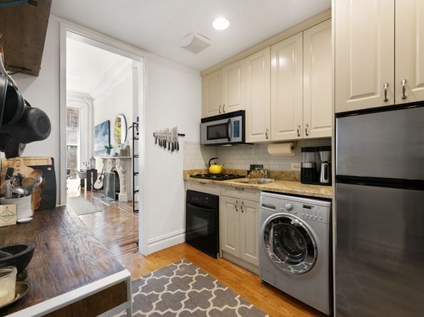 27 West 9th Street, New York NY 10011