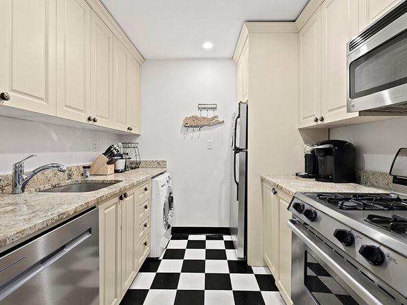 27 West 9th Street, New York NY 10011