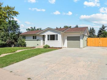 707 W Easter Avenue