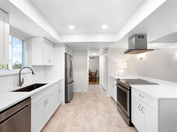 894 S Nelson Way, Lakewood CO 80226
