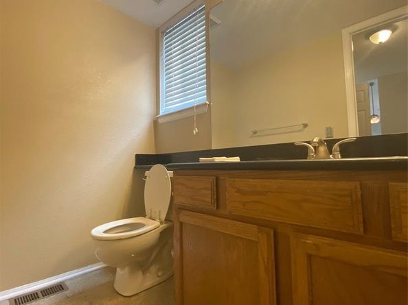 Undisclosed Address #3200637, Aurora CO 80015