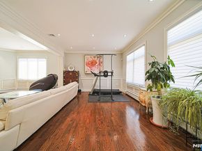 897 Virgil Avenue, Ridgefield NJ 07657