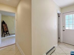 38 Roslyn Avenue, Englewood Cliffs NJ 07632