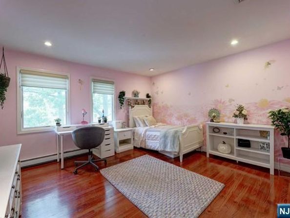 38 Roslyn Avenue, Englewood Cliffs NJ 07632