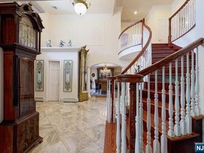 38 Roslyn Avenue, Englewood Cliffs NJ 07632