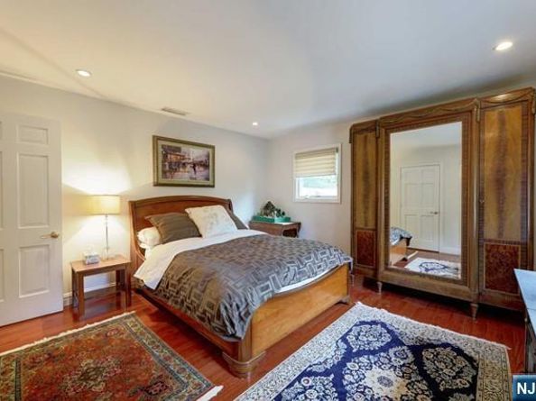 38 Roslyn Avenue, Englewood Cliffs NJ 07632