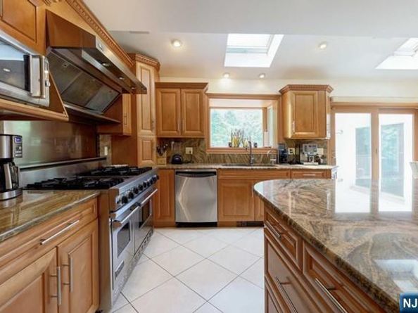 38 Roslyn Avenue, Englewood Cliffs NJ 07632