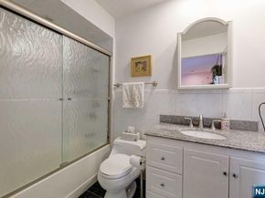 38 Roslyn Avenue, Englewood Cliffs NJ 07632