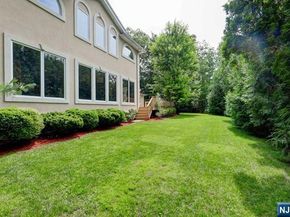38 Roslyn Avenue, Englewood Cliffs NJ 07632