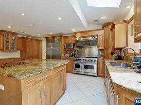 38 Roslyn Avenue, Englewood Cliffs NJ 07632