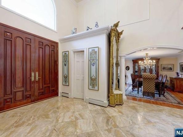38 Roslyn Avenue, Englewood Cliffs NJ 07632