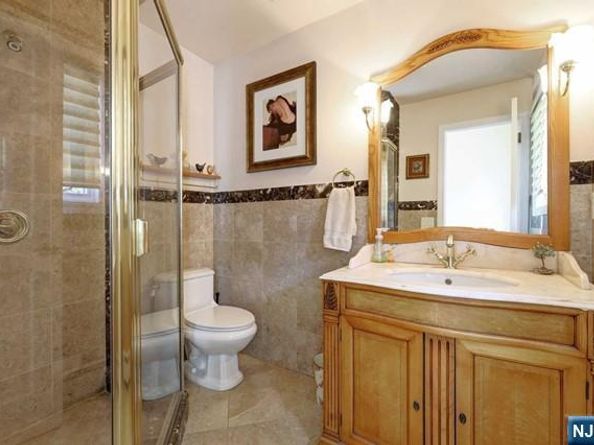 38 Roslyn Avenue, Englewood Cliffs NJ 07632
