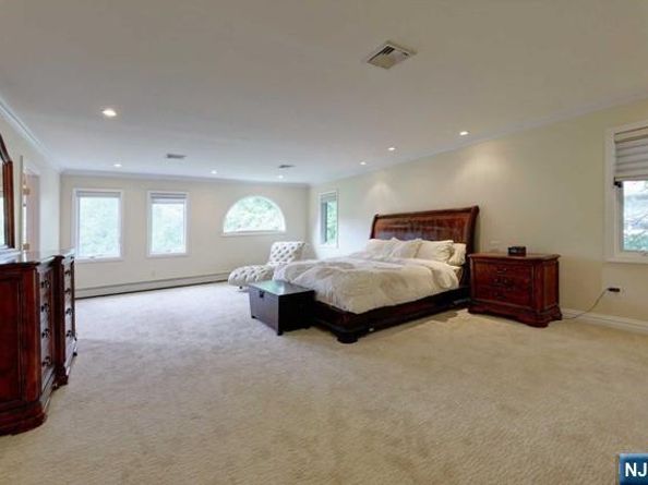38 Roslyn Avenue, Englewood Cliffs NJ 07632