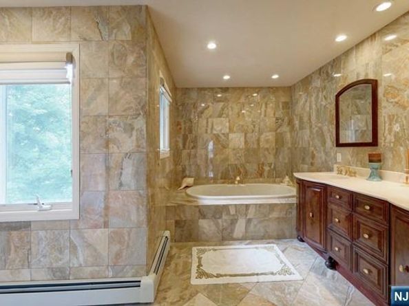 38 Roslyn Avenue, Englewood Cliffs NJ 07632