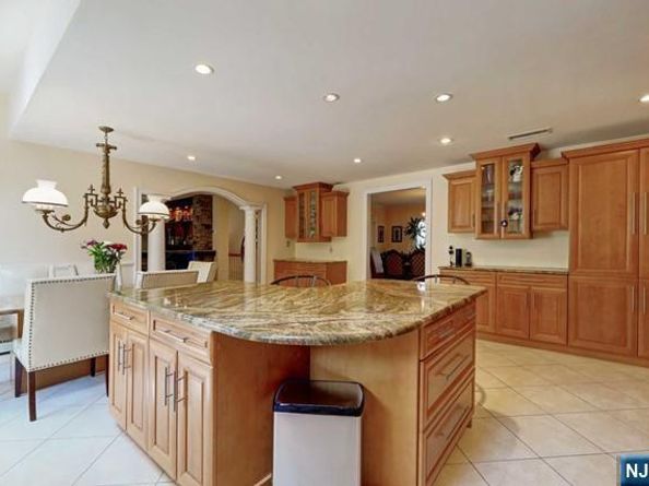 38 Roslyn Avenue, Englewood Cliffs NJ 07632
